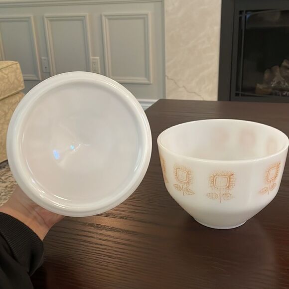 Vintage Federal Milk Glass Cookware, Bowl with Lid, Federal Glass Connoisseur - Picture 5 of 7